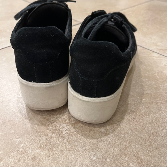 Clark’s black sueded sneakers - Picture 4 of 8
